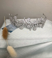 Load image into Gallery viewer, The Flora
